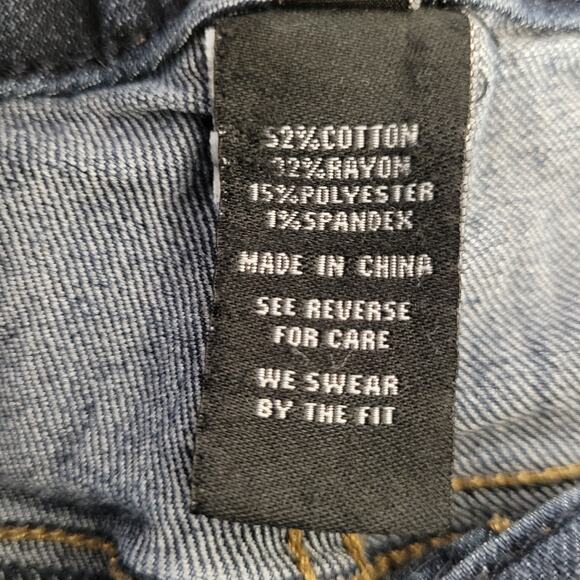 Torrid Blue Denim Shorts Women's Size 16 Button and Zip Front Pockets - Picture 4 of 10